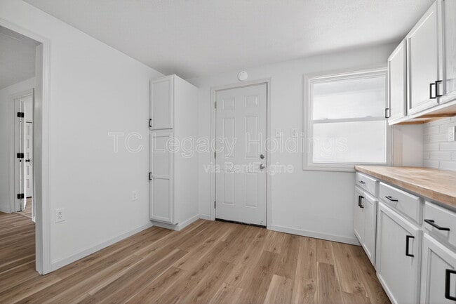 Building Photo - 73 Beechwood Ave