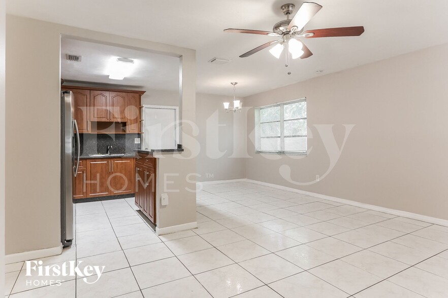 Building Photo - 6812 SW 22nd Ct