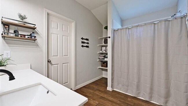 Building Photo - 436 Musgrav-