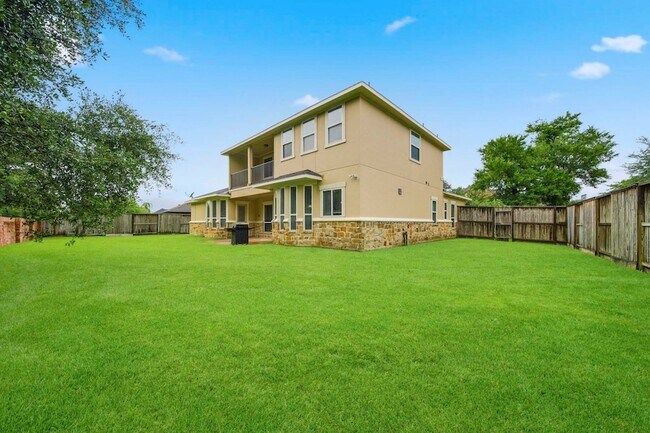 Building Photo - 33 Combwell Garden