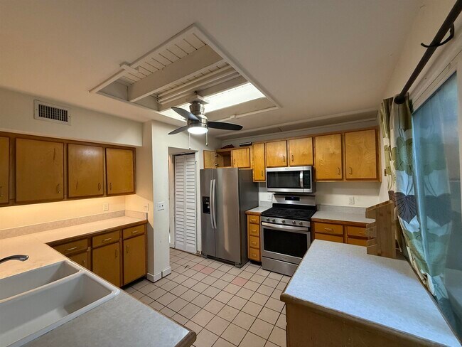 Building Photo - 1828 S Magnolia Dr