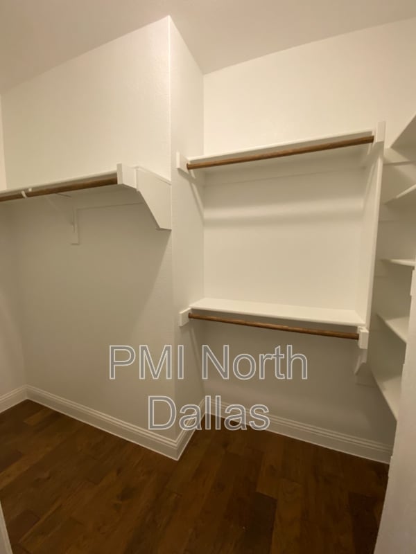 Building Photo - 6909 Royal View Dr