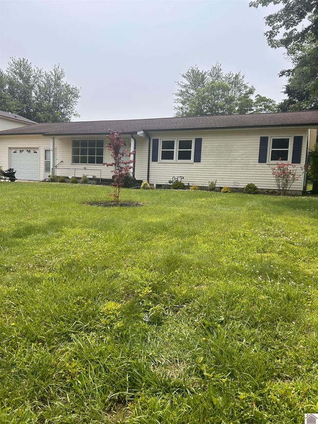 Primary Photo - 160 Kimberly Dr