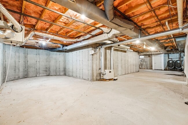 Building Photo - 42 Oak Bluff Cir