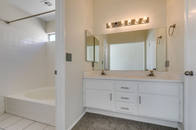 Building Photo - PARADISE VALLEY, 3 BDRM, 3 FULL BATH, 1 BDRM+FULL BATH DOWNSTAIRS, NO HOA