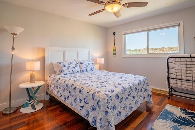 Building Photo - PERFECT OCEANFRONT WINTER WORK-FROM-HOME GETAWAY