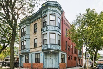 Building Photo - 2058 N Albany Ave