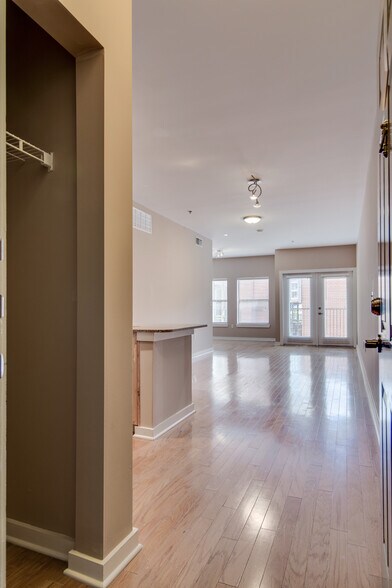 Building Photo - 1803 Broadway