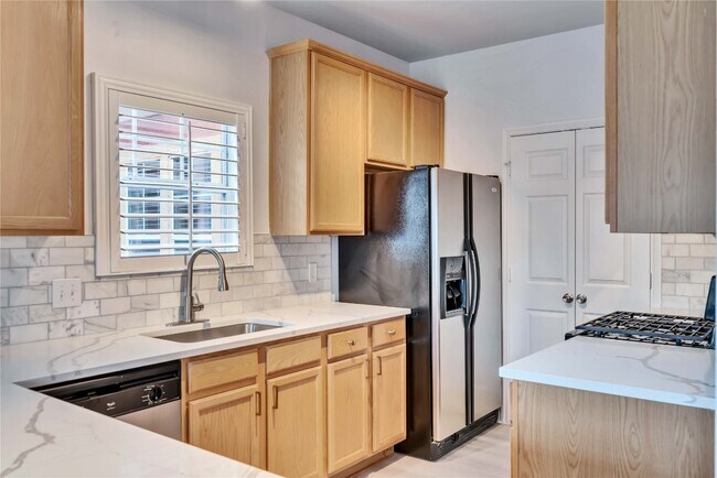 Building Photo - 2900 S Lakeline Blvd