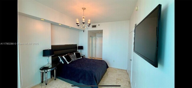 Building Photo - 6515 Collins Ave