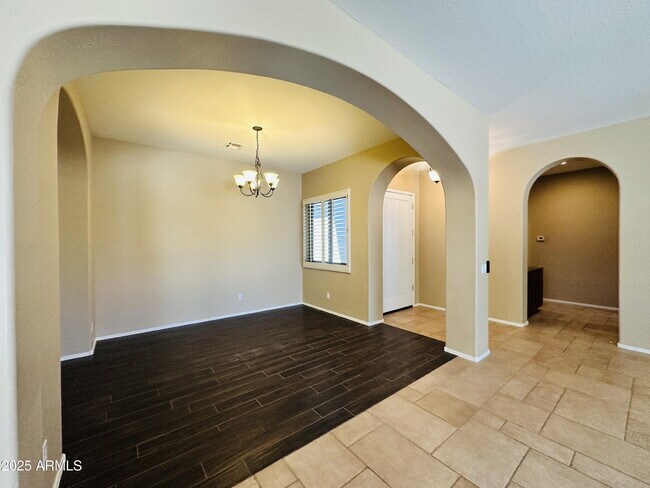 Building Photo - 2720 E Hazeltine Way