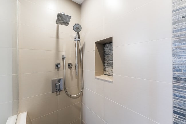 Building Photo - 1000 W Adams St