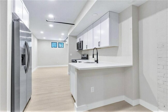 Building Photo - 72 Kendrick Ave