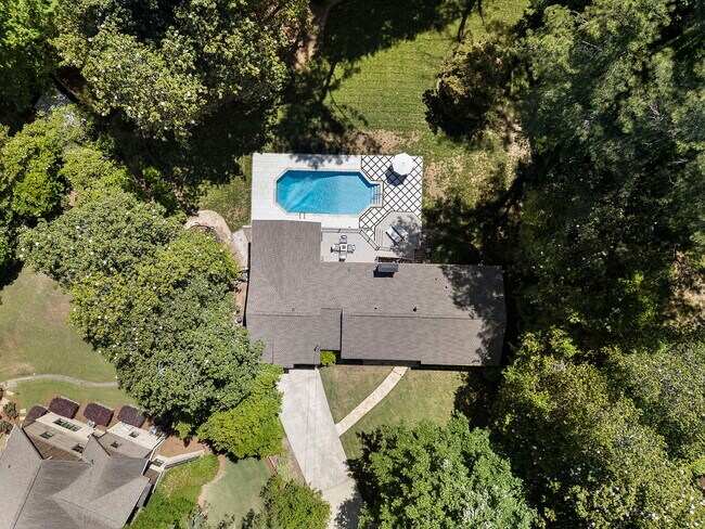 Building Photo - 4470 Chatworth Ct NE