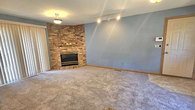 Building Photo - Amazing 4-Bedroom Retreat with 2 Full Baths and 2400 Sq Ft of Space in Minneapolis.