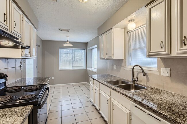 Building Photo - 5607 Circlegate Dr