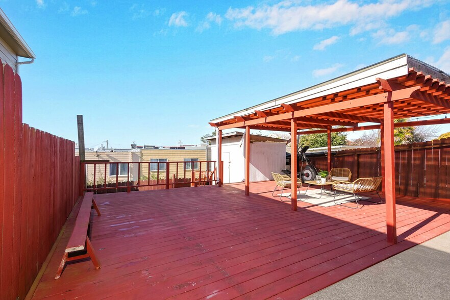 Building Photo - 584 Hillside Blvd