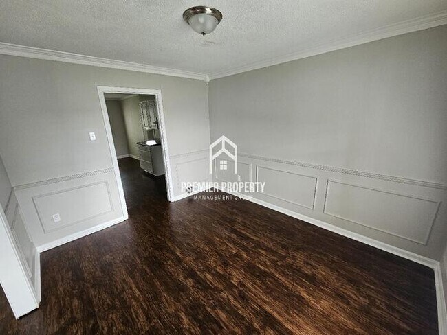 Building Photo - 5910 Grosvenor Ave