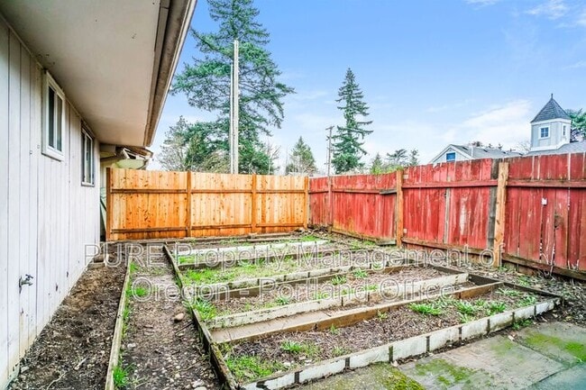 Building Photo - 8011 SE Otty Rd