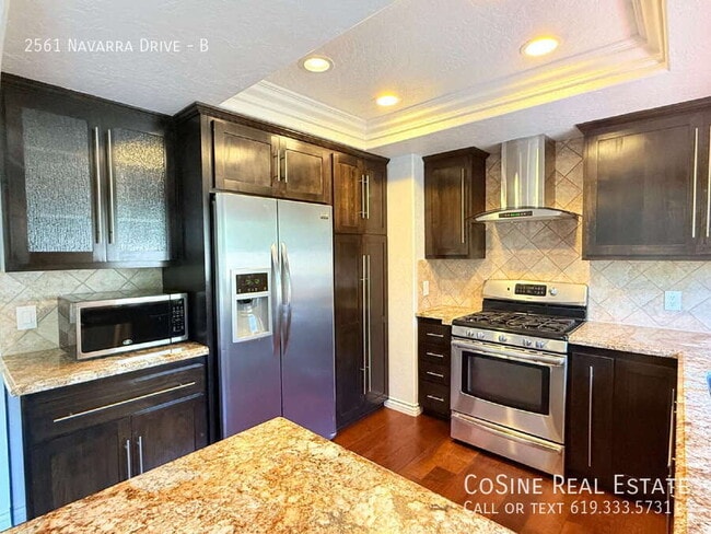 Building Photo - 2561 Navarra Dr