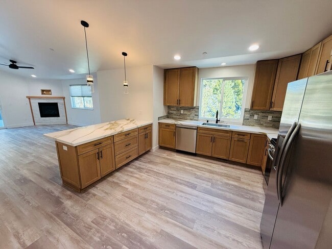 Building Photo - 1084 Dedi Ave