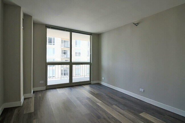 Building Photo - 13 E Delaware Pl