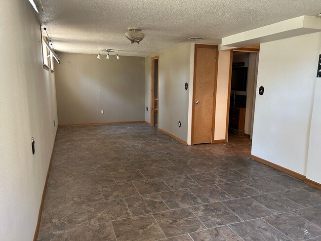 Building Photo - Cozy Single Family House for Rent