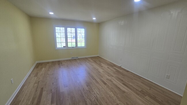 Building Photo - 2112 Quincy Ct