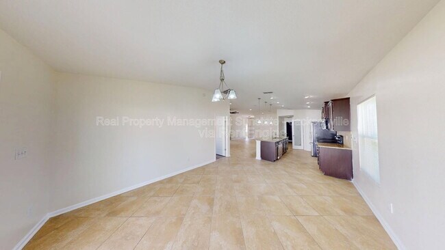 Building Photo - 630 Glendale Ln