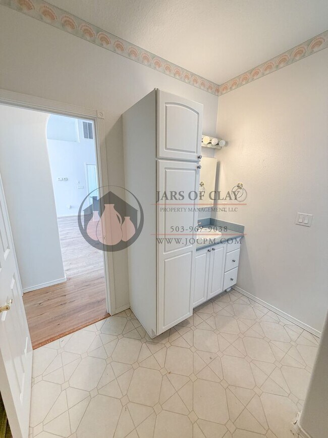 Building Photo - South Salem Single-Level Near Creekside Golf Club!