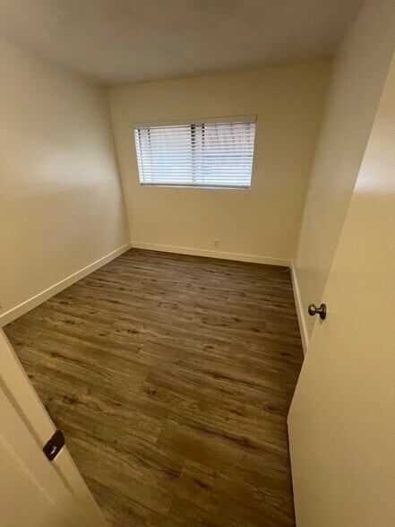 Building Photo - 821 W Colden Ave