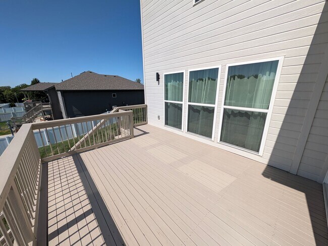 Building Photo - 5011 Clearwater Dr