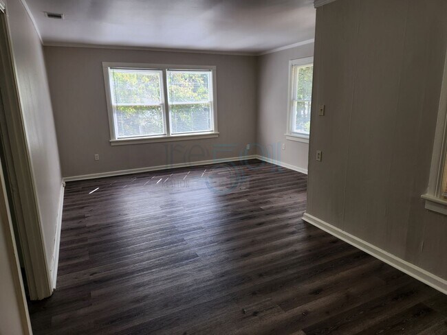 Building Photo - Riverdale Bungalo