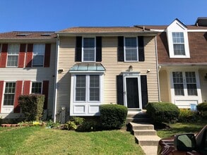 Building Photo - Townhouse-Village of Thomas Run-4 Bathrooms!!