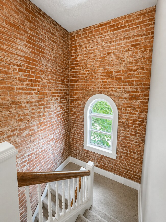 Building Photo - 315 W McMillan St