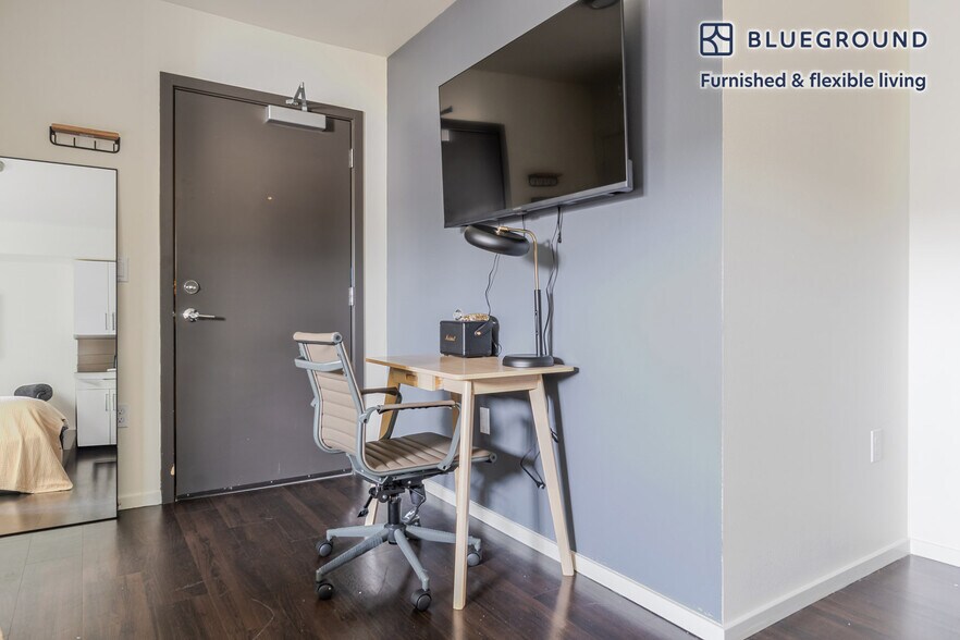 Building Photo - 5001 Brooklyn Ave NE