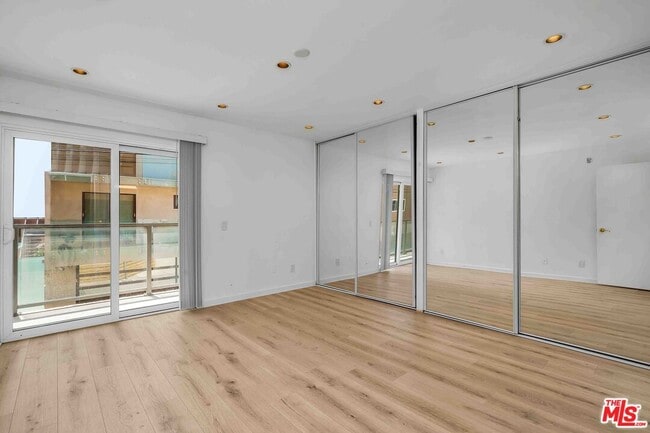 Building Photo - 15 63rd Ave