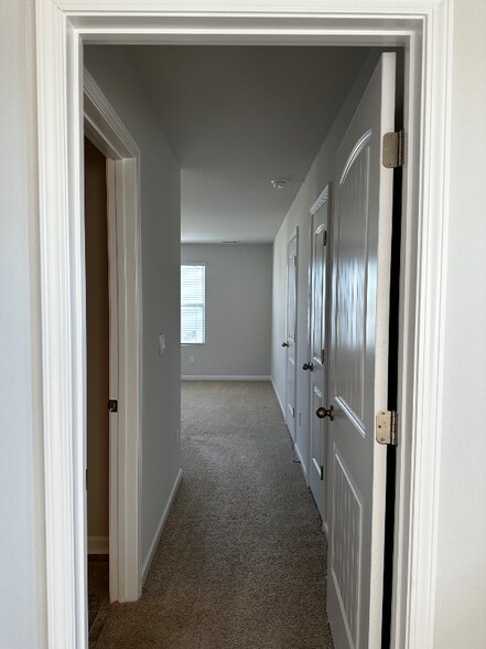 Building Photo - 1525 Ashgrove Pl
