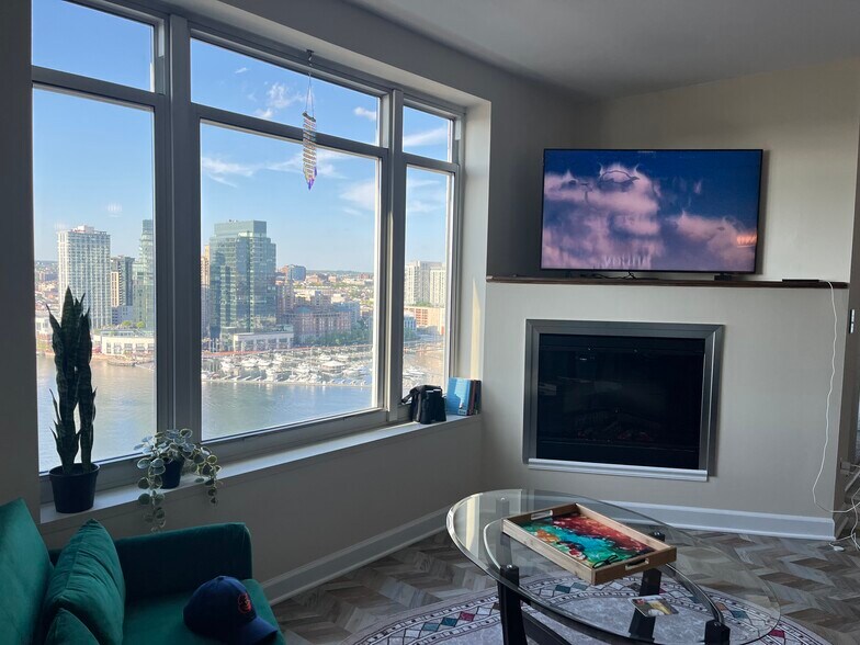Building Photo - 100 Harborview Dr