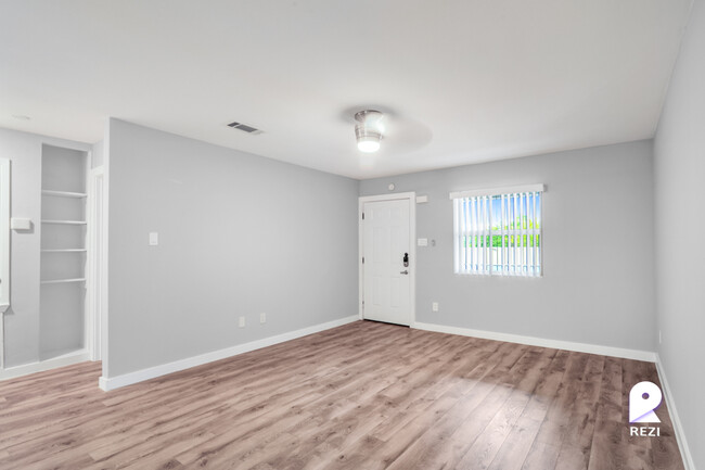 Building Photo - 1714 Patton Ln