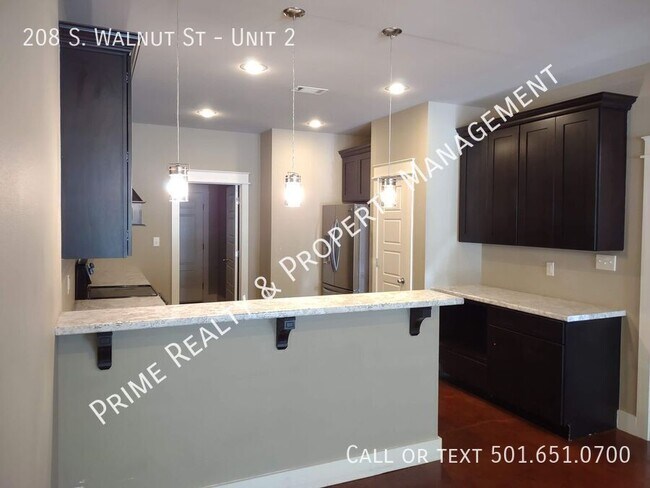 Building Photo - 208 S Walnut St