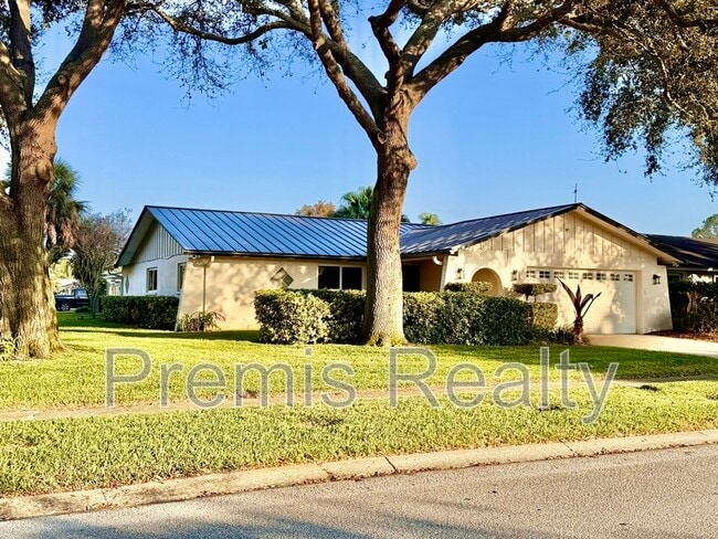 Building Photo - 2381 Timbercrest Cir W