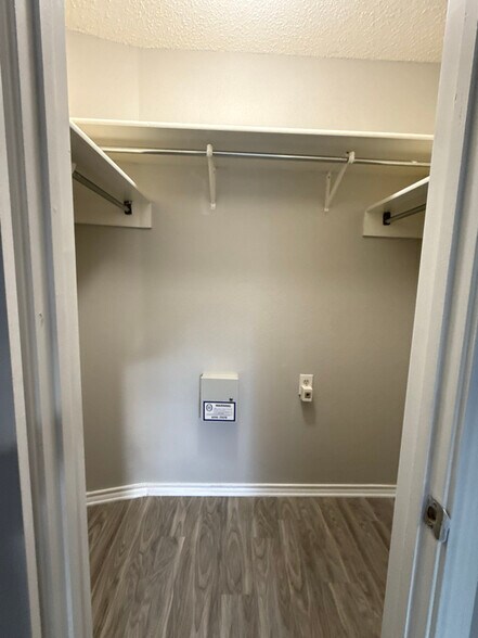 Building Photo - 8343 Morning Grove