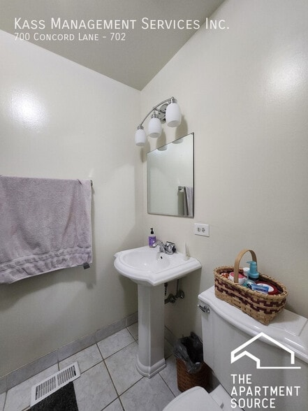 Building Photo - 700 Concord Ln