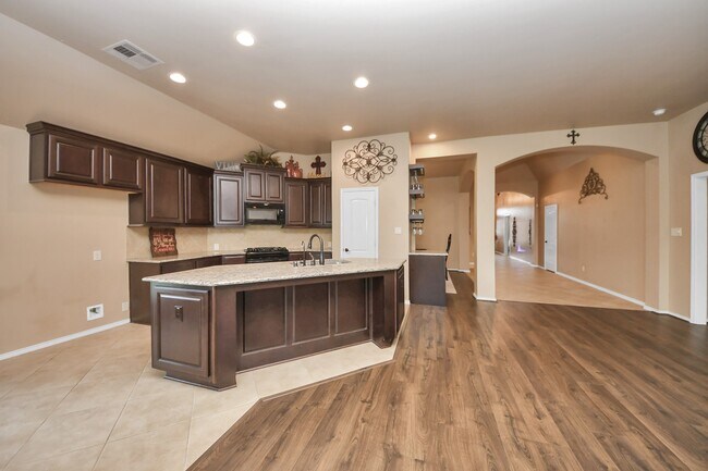 Building Photo - 4614 S Creekmont Dr