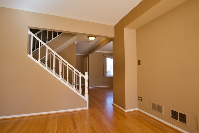 Building Photo - 253 W Golfview Terrace