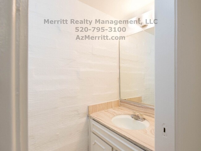 Building Photo - Spacious 2-Bedroom Townhome – Available Now!