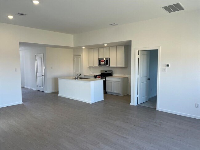 Building Photo - 20043 Venetian Waters Dr