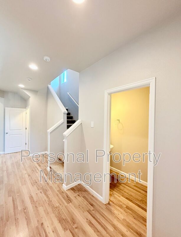 Building Photo - 2727 S White Salmon Dr