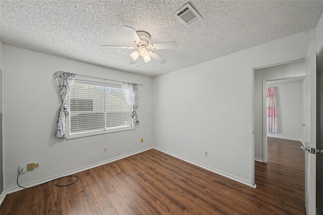 Building Photo - 3206 Sturbridge Ln